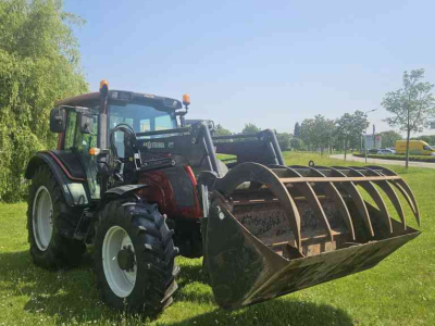 Schlepper / Traktor Valtra N111