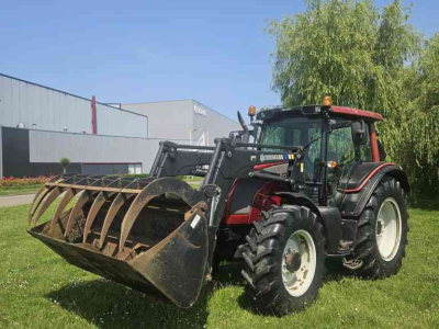Schlepper / Traktor Valtra N111