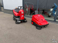 Kehr- und Kehrsaugmaschinen M-Sweep Veegmachines