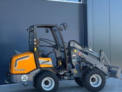 Radlader Giant G2700