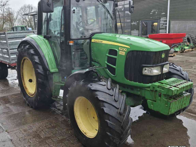 Schlepper / Traktor John Deere 6230
