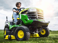 Aufsitzrasenmäher John Deere zitmaaiers