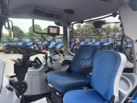 Schlepper / Traktor New Holland T7050