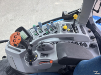 Schlepper / Traktor New Holland T7050