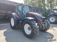 Schlepper / Traktor Valtra N174 Direct
