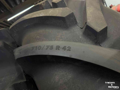 Räder, Reifen, Felgen & Distanzringe Vredestein 710/75R42