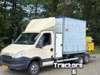 Holzhäcksler Iveco 40C 15 met Schliessing Houthakselaar