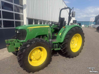 Schlepper / Traktor John Deere 5055E