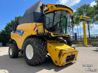 Mähdrescher New Holland CR 8.80