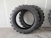 Räder, Reifen, Felgen & Distanzringe Alliance Voorband: Alliance 230/95R3, Achterband: Alliance 230/95R48