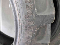 Räder, Reifen, Felgen & Distanzringe Alliance Voorband: Alliance 230/95R3, Achterband: Alliance 230/95R48