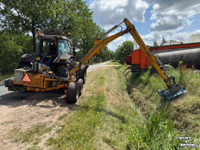 Mähausleger mit Schlegelmäher Bos HE6000C