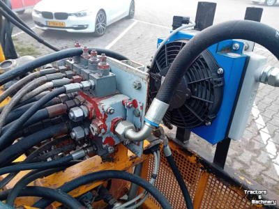 Mähausleger mit Schlegelmäher Bos HE6000C