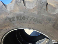Räder, Reifen, Felgen & Distanzringe BKT 710/70R42 VF. V-Flecto. Demoset