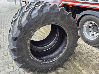 Räder, Reifen, Felgen & Distanzringe Trelleborg 480/70R30 TM700 met 32mm