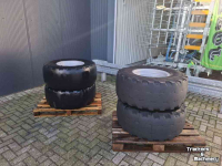 Räder, Reifen, Felgen & Distanzringe Dunlop 405/70R18 SP T9