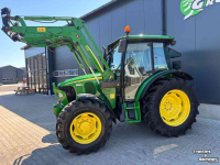 Schlepper / Traktor John Deere 5720
