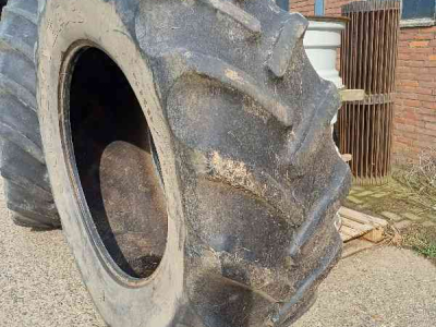 Räder, Reifen, Felgen & Distanzringe Good Year 580/70R38