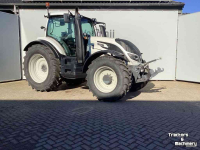 Schlepper / Traktor Valtra T154D