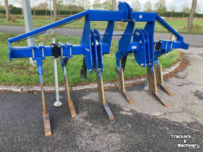 Tiefenlockerer VSS MTO-UV6 voorzet woeler grubber sporenwisser