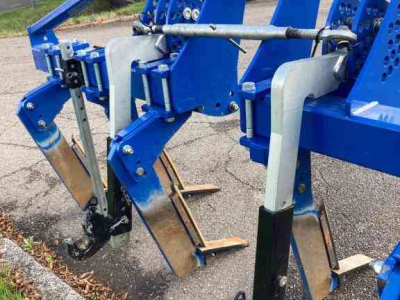 Tiefenlockerer VSS MTO-UV6 voorzet woeler grubber sporenwisser