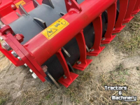 Kreiselegge Kverneland rotorkopeg H-series 300, pakkerwals en hef
