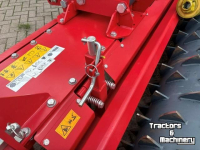 Kreiselegge Kverneland rotorkopeg H-series 300, pakkerwals en hef