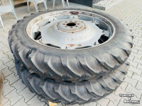 Räder, Reifen, Felgen & Distanzringe  12.4x46 op velg CNH set!