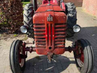 Schlepper / Traktor International Farmell D 324