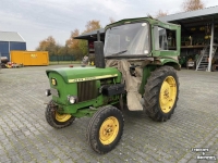 Schlepper / Traktoren John Deere 820