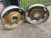 Räder, Reifen, Felgen & Distanzringe Case-IH 11w x 38, set velgen afkomstig van een 856XL, 2 verschillende modellen, ZF 8 gaats steek