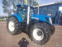 Schlepper / Traktor New Holland T7040