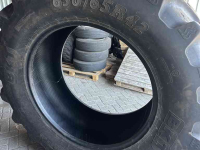 Räder, Reifen, Felgen & Distanzringe BKT 650/65R42