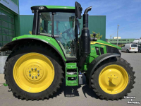 Schlepper / Traktor John Deere 6M 125