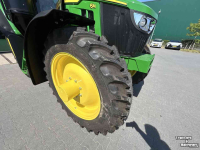 Schlepper / Traktor John Deere 6M 125