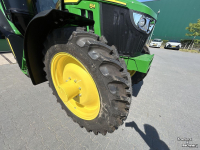 Schlepper / Traktor John Deere 6M 125