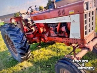 Schlepper / Traktor International Farmall 666