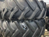 Räder, Reifen, Felgen & Distanzringe  16.9R28 naast 20.5R25