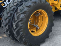 Räder, Reifen, Felgen & Distanzringe  16.9R28 naast 20.5R25