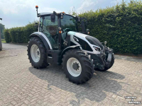 Schlepper / Traktor Valtra G125