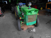 Obsttraktor John Deere 820 v