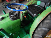 Obsttraktor John Deere 820 v