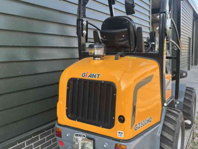 Radlader Giant G2500HD