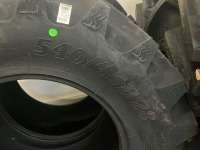 Räder, Reifen, Felgen & Distanzringe BKT 540/65R28 en 650/65R38
