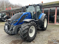 Schlepper / Traktor Valtra T214 Versu