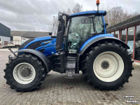 Schlepper / Traktor Valtra T214 Versu