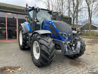 Schlepper / Traktor Valtra T214 Versu