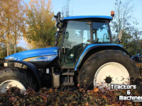 Schlepper / Traktor New Holland TM155 Range command