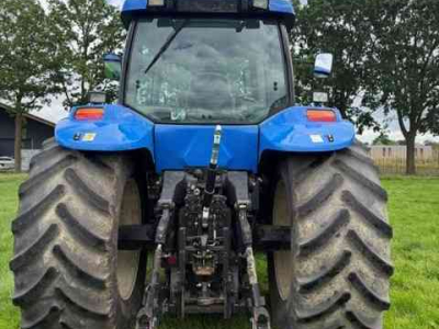 Schlepper / Traktor New Holland TG 255