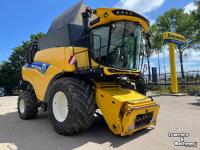 Mähdrescher New Holland CR 8.80